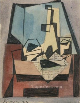 Botella de vidrio Pez en un periódico 1922 Pablo Picasso Pinturas al óleo